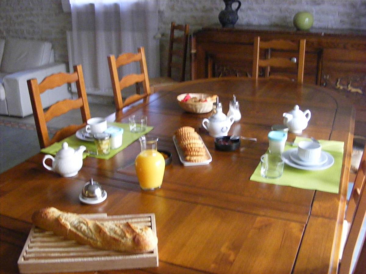 Le Logis De La Venise Verte Saint-Hilaire-la-Palud Екстериор снимка